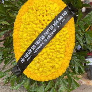 Vòng hoa cúc kính viếng 05