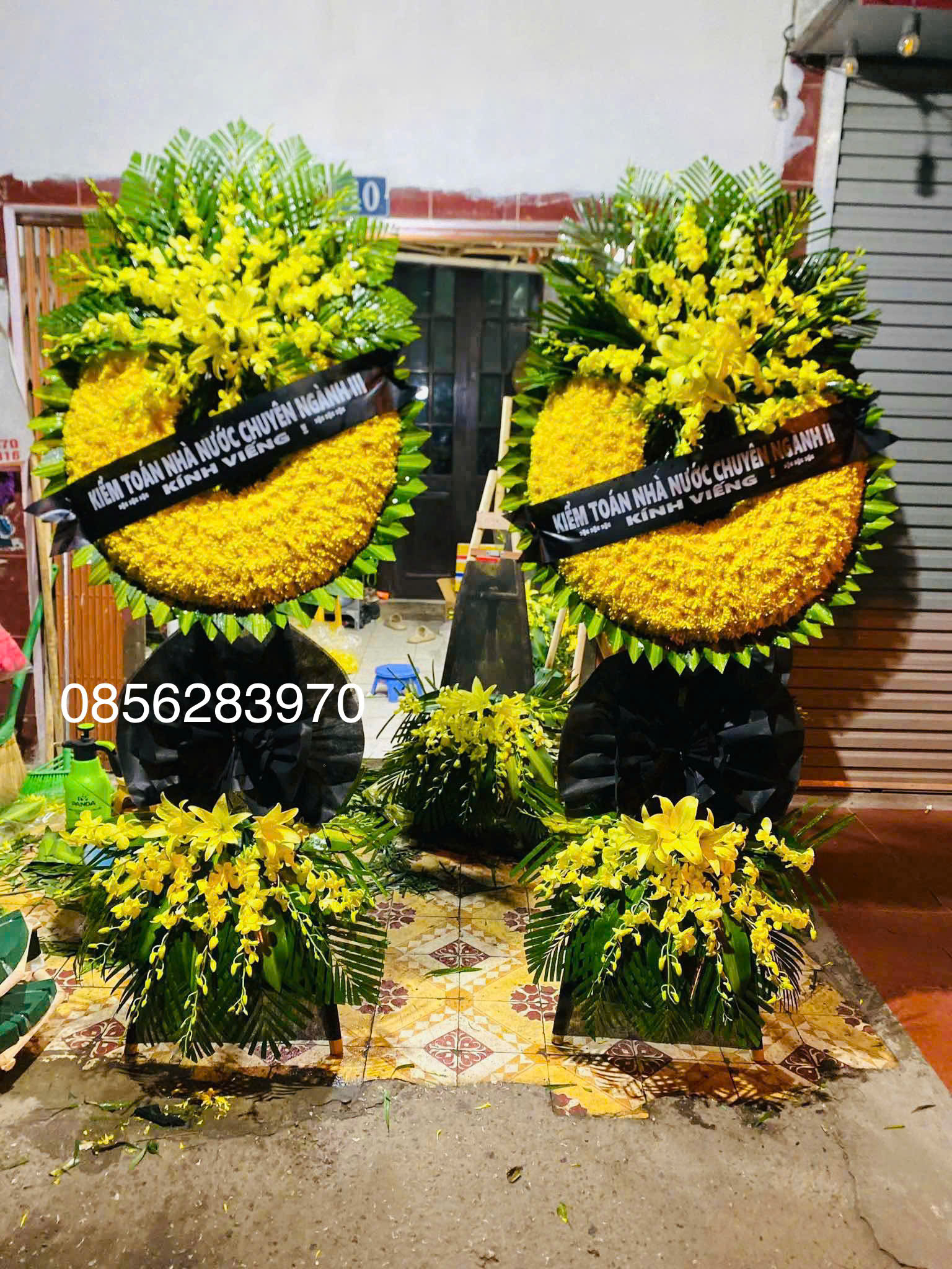 Lẵng Hoa Lan Vàng 3 Tầng 02