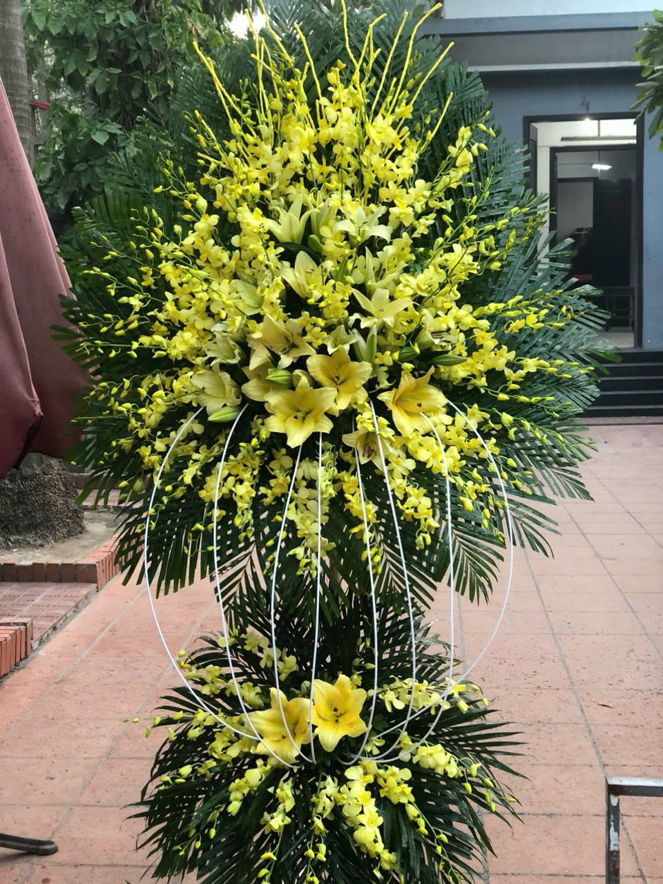 Lẵng hoa Sài Gòn lan vàng 3 tầng to đại 04